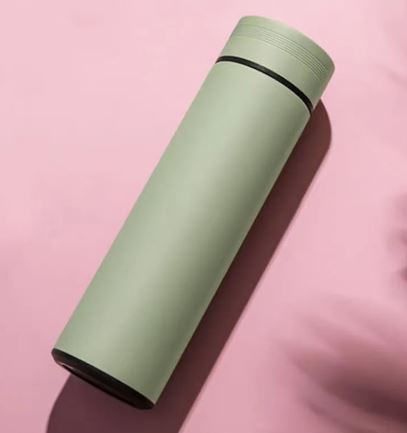 Isolierte Wasserflasche mit blauer LED-Anzeige – hält Getränke stundenlang kalt oder warm