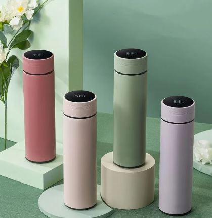 LED-Temperaturanzeige der Wasserflasche zeigt exakte Grad – perfekt für täglichen Gebrauch